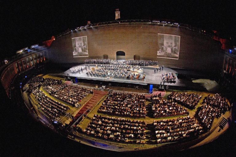 Meteo Macerata, Levante scaletta concerto Arena Sferisterio 22 agosto 2019 | Orario e info biglietti Meteo Macerata, Levante scaletta concerto Arena Sferisterio 22 agosto 2019 | Orario e info biglietti