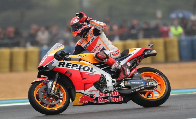 MotoGP gara, risultati GP Silverstone 2019: Marquez beffato!!!! Capolavoro Rins. Meteo