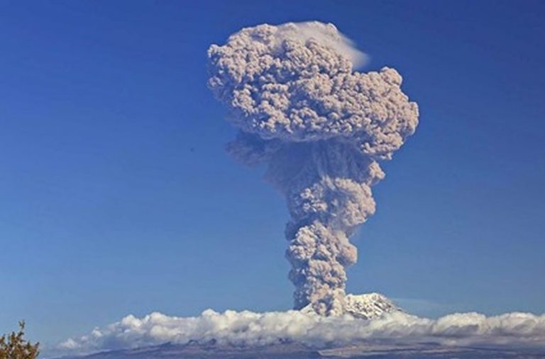 E’ una delle eruzioni vulcaniche più potenti degli ultimi anni: è stata raggiunta la stratosfera. Ecco il video dalla Russia