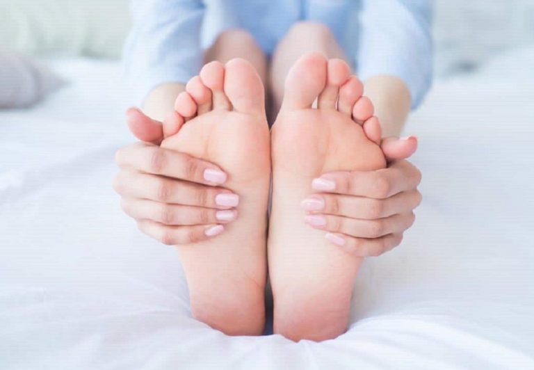 Attacco cardiaco, questi insoliti disturbi ai piedi e alle gambe devono allarmare: ecco quali Attacco cardiaco, questi insoliti disturbi ai piedi e alle gambe devono allarmare: ecco quali