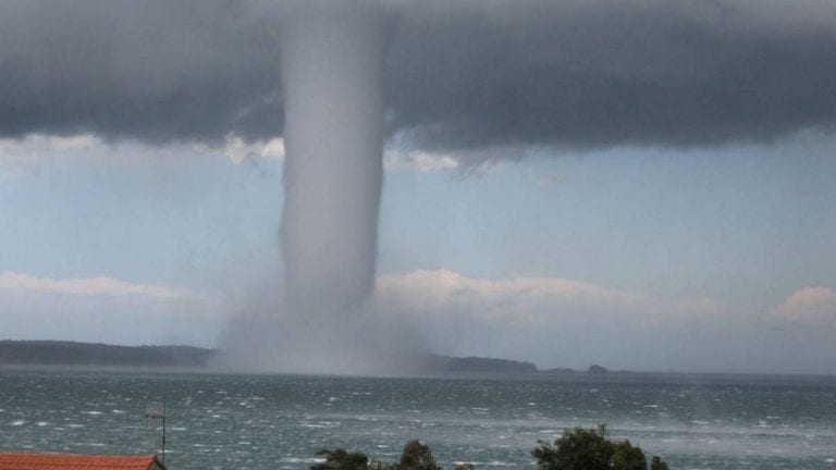 METEO – MALTEMPO nel MOLISE, NUBIFRAGI e TROMBE MARINE nei pressi di TERMOLI; il video