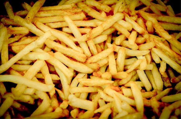 Dieta, mangiare cibo spazzatura da adolescenti può condurre alla cecità. Nuovo studio dei medici Dieta, mangiare cibo spazzatura da adolescenti può condurre alla cecità. Nuovo studio dei medici