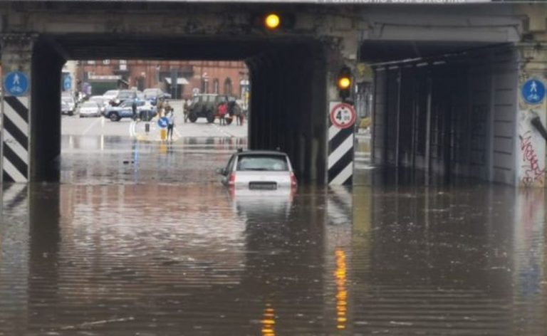 METEO – Forte MALTEMPO con NUBIFRAGI, ALLUVIONI lampo e danni ingenti in Sicilia; il video METEO – Forte MALTEMPO con NUBIFRAGI, ALLUVIONI lampo e danni ingenti in Sicilia; il video