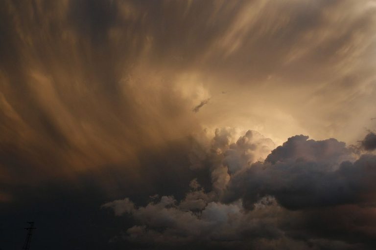 METEO – Residuo MALTEMPO domani nel sud ITALIA con rovesci di moderata intensità, ecco dove di preciso