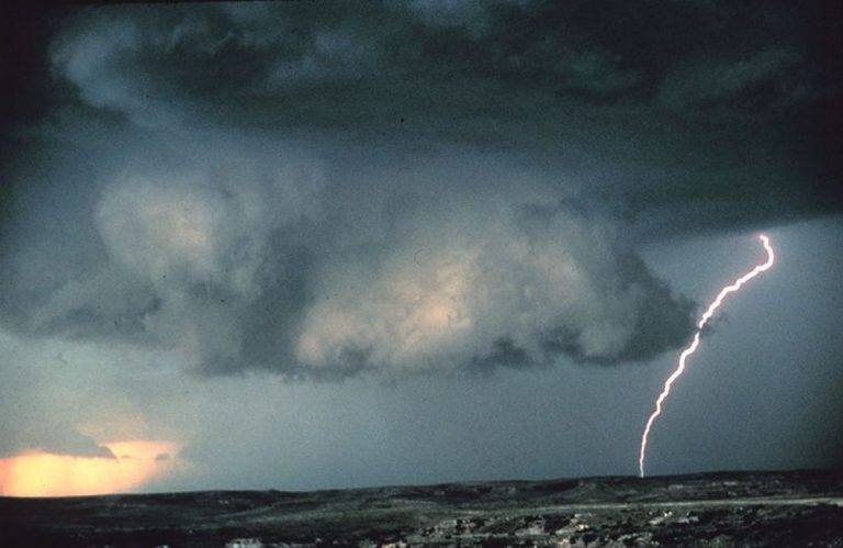 METEO – ATTENZIONE, torna l’AUTUNNO a partire dalla metà della settimana prossima, con forte MALTEMPO, ecco dove