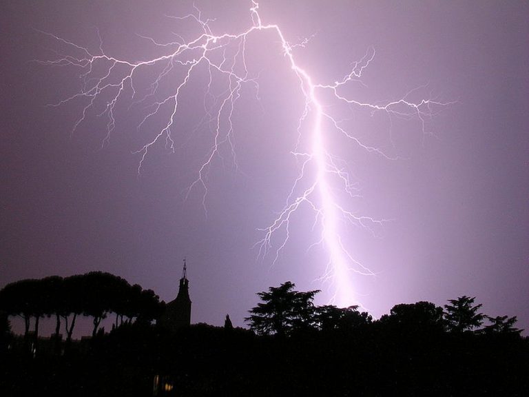 METEO ITALIA – STRAVOLGIMENTO del tempo in arrivo nel nostro Paese, forti piogge e TEMPORALI, ecco quando e dove