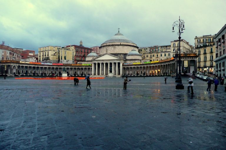 METEO NAPOLI – piogge in arrivo nelle prossime ore, tempo migliore da domani