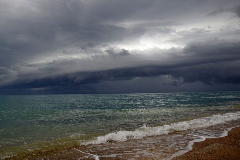 Nubifragio lampo e grandinata colpiscono la città: ci sono allagamenti, crolli e danni ingenti. Richiesto stato di calamità naturale. Le foto da Ragusa Nubifragio lampo e grandinata colpiscono la città: ci sono allagamenti, crolli e danni ingenti. Richiesto stato di calamità naturale. Le foto da Ragusa