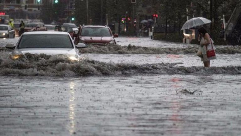 Meteo – Piogge torrenziali con accumuli record a New York, diffusi allagamenti; il video