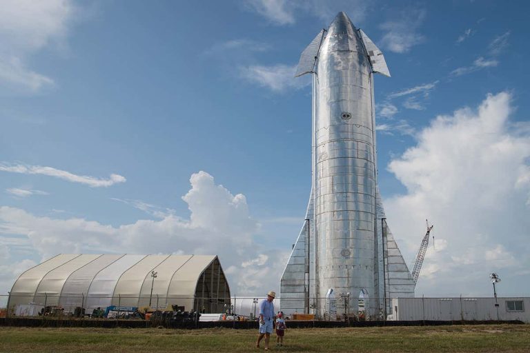 SpaceX, lancio di satelliti rimandato per pessime condizioni dell’oceano: cosa è successo