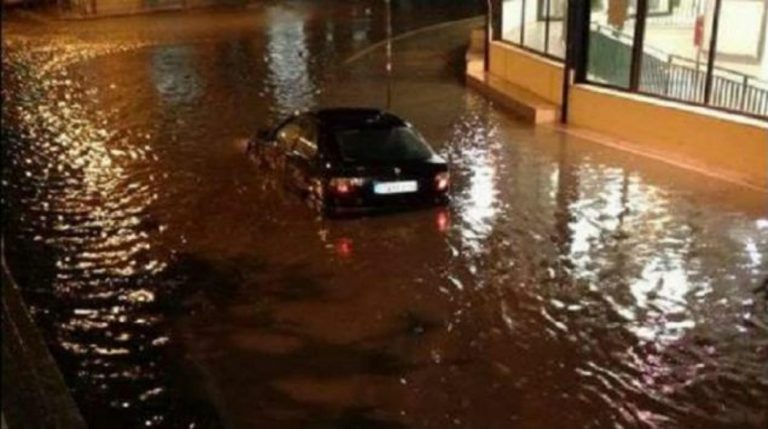 Nubifragio lampo poco fa: strade invase dal fango e locali della Polizia sott’acqua. Numerosi interventi dei Vigili del fuoco in Toscana, nel pisano Nubifragio lampo poco fa: strade invase dal fango e locali della Polizia sott’acqua. Numerosi interventi dei Vigili del fuoco in Toscana, nel pisano