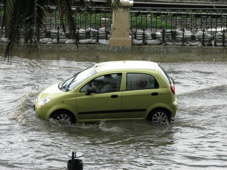 Violento nubifragio in Sicilia: allagamenti e macchine sommerse dall’acqua – VIDEO