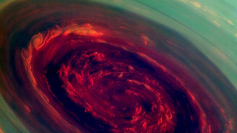 Un nuovo tipo di tempesta è stato rilevato sulla superficie di Saturno Un nuovo tipo di tempesta è stato rilevato sulla superficie di Saturno