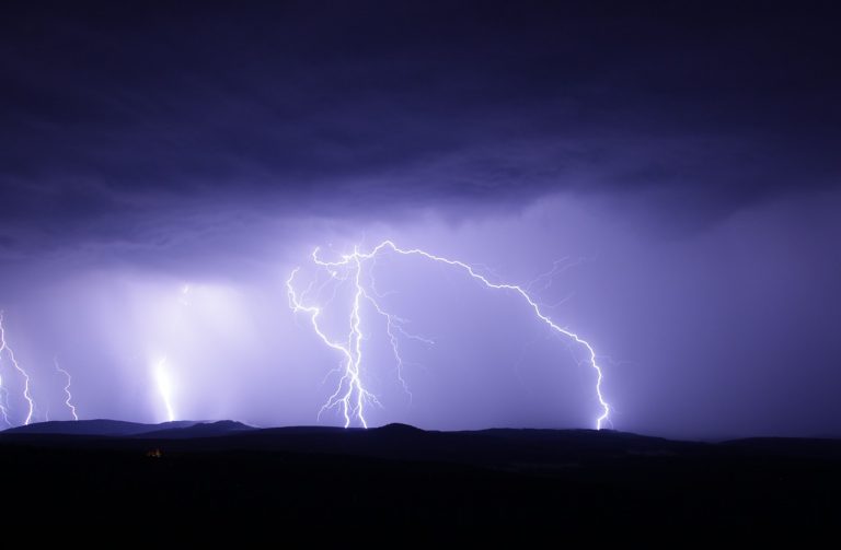 PREVISIONI METEO – ANTICICLONE KO, torna il MALTEMPO in ITALIA, PIOGGE e TEMPORALI attesi per domani, ecco dove