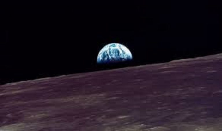 Viaggio sulla Luna, l’incredibile proposta di un miliardario giapponese per andare nello spazio