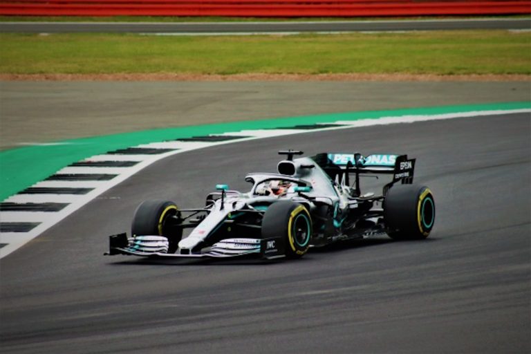 F1 2020 Gp Silverstone, dove seguirlo, orari tv, favoriti, classifica piloti e costruttori e previsioni meteo