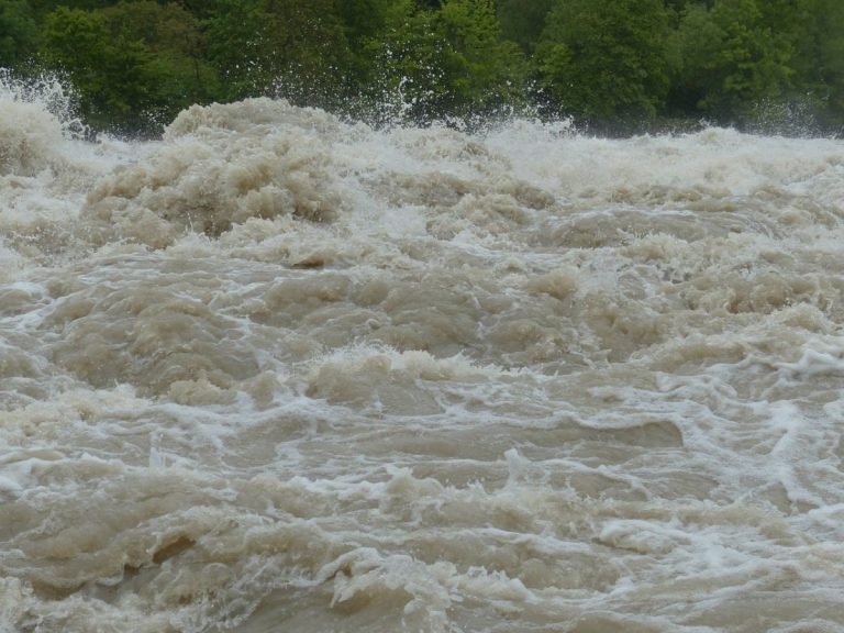 Maltempo – Valanga di fango e sassi in Val di Zoldo. Ci sono allagamenti e danni ingentissimi. Foto dal bellunese Maltempo – Valanga di fango e sassi in Val di Zoldo. Ci sono allagamenti e danni ingentissimi. Foto dal bellunese