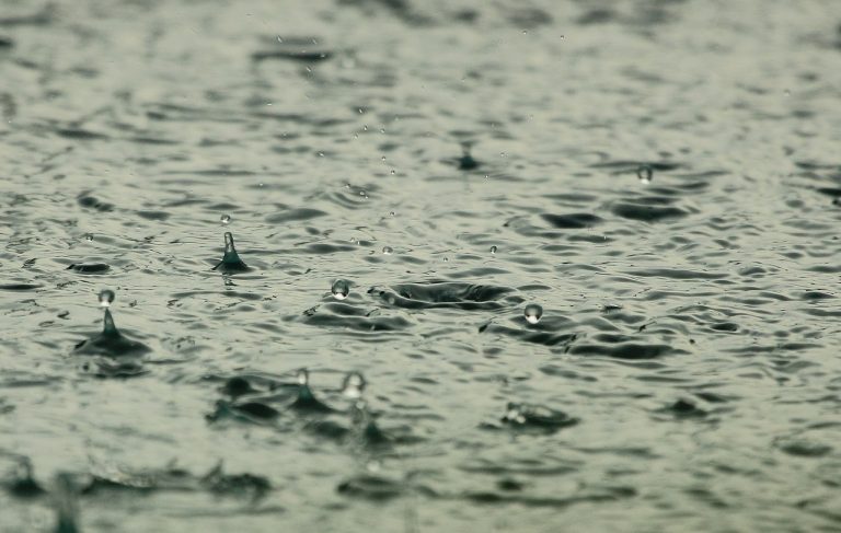 Nubifragio lampo colpisce Licata: strade, negozi e abitazioni invase da un fiume di fango. Situazione critica