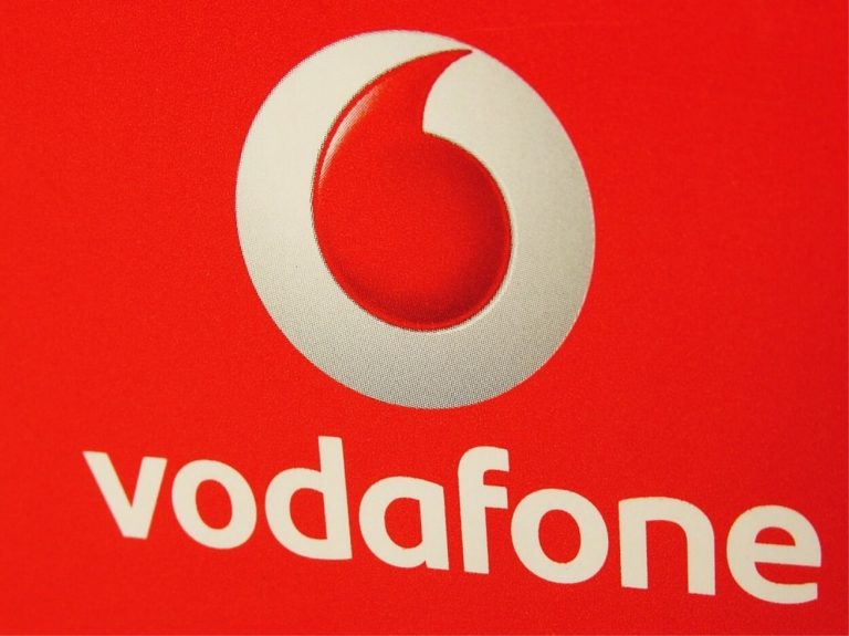 Vodafone, arrivano i Red Friday: sconti fino al 70% sugli smartphone con le offerte Infinito