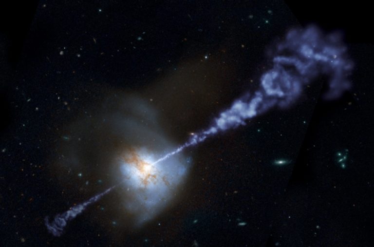 Incredibile scoperta: 3 buchi neri in una sola galassia, prevista la collisione Incredibile scoperta: 3 buchi neri in una sola galassia, prevista la collisione