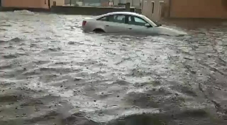 Meteo – Nubifragio lampo a Jeddah, Arabia Saudita, la città finisce sott’acqua; il video