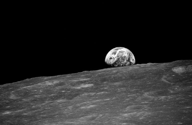 Luna, gli impatti violenti del passato possono aver sciolto vasti tratti della sua superficie, ecco perché
