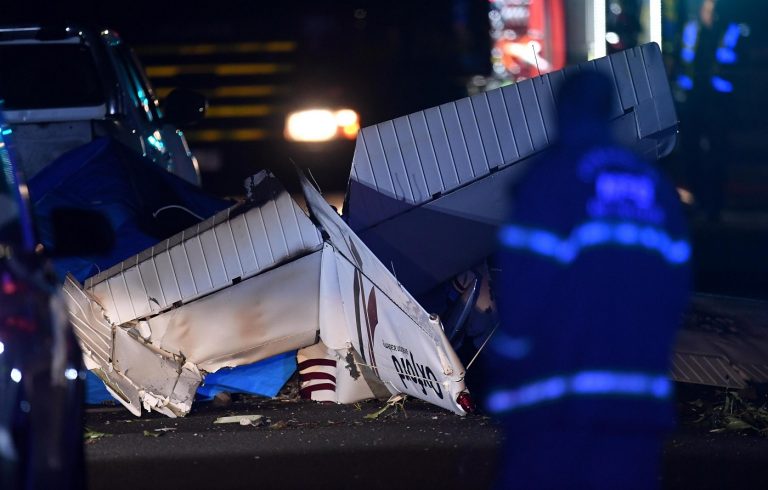 Aereo ultraleggero si schianta in piazza a Moncalvo, in provincia di Asti: morto il pilota