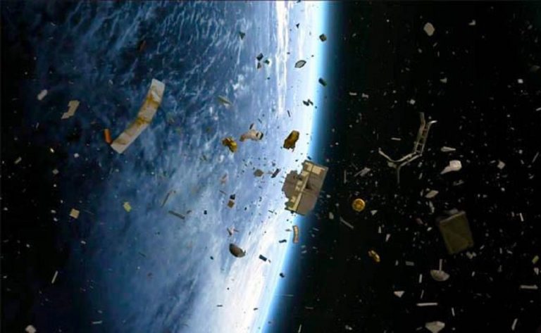 Finanziata la prima missione per eliminare la spazzatura spaziale