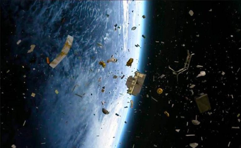Sfiorata la collisione ad alta velocità tra due pezzi di spazzatura spaziale Sfiorata la collisione ad alta velocità tra due pezzi di spazzatura spaziale