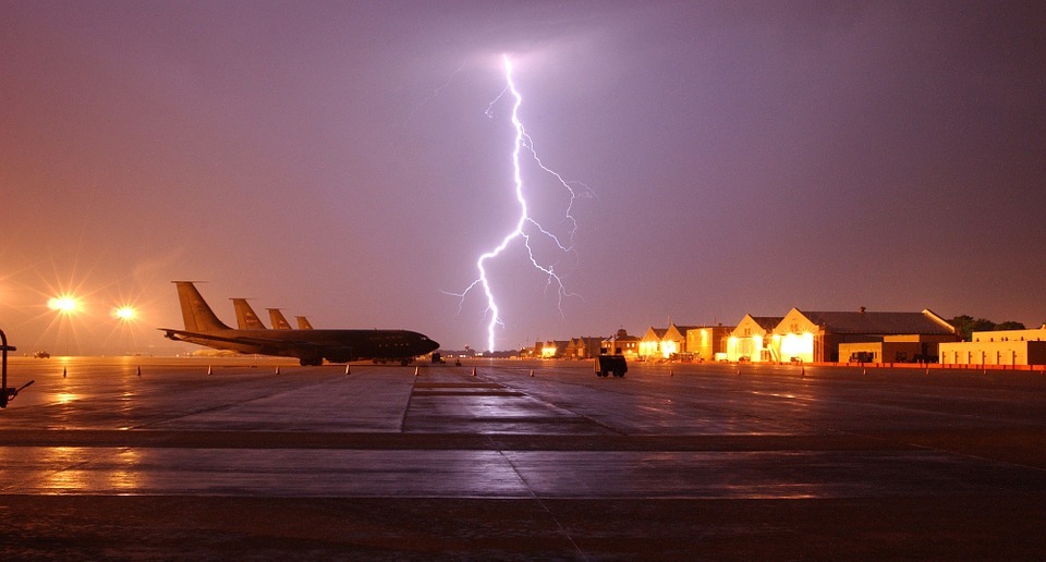 aereo fulmine londra bari