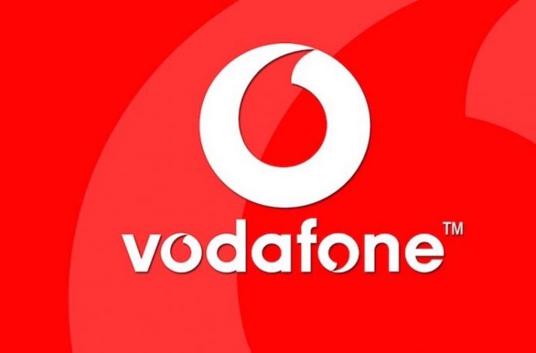 Offerte telefonia mobile, con Vodafone Happy XMAS grandi sconti su smartphone: i dettagli