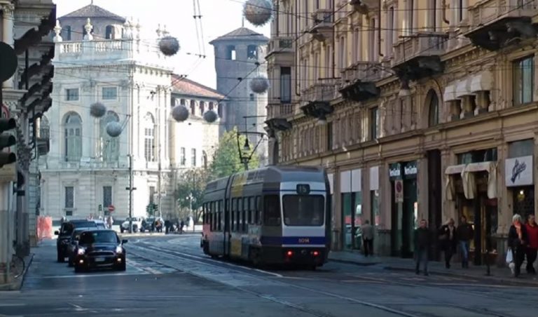 Sciopero mezzi pubblici Torino domani, venerdì 13 dicembre 2019: orari stop bus e metro, fasce garantite e meteo