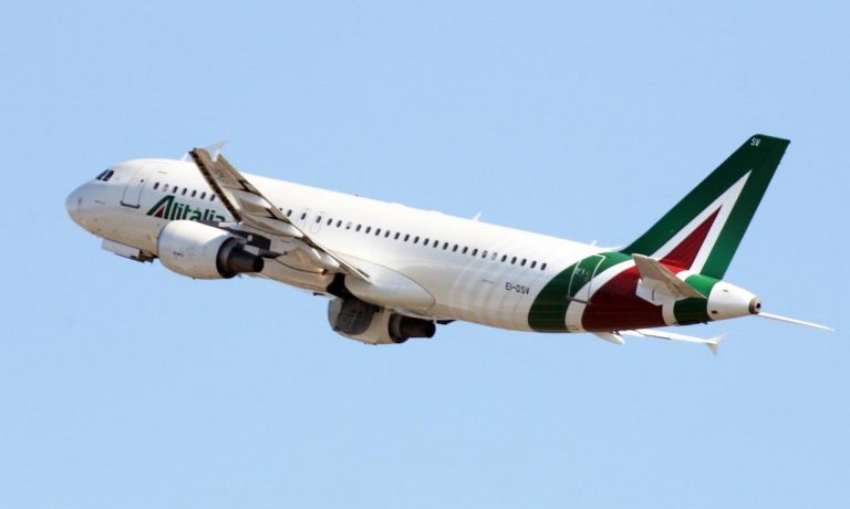 Sciopero trasporto aereo domani, venerdì 13 dicembre 2019: info e orari Alitalia, AirItaly, EasyJet Sciopero trasporto aereo domani, venerdì 13 dicembre 2019: info e orari Alitalia, AirItaly, EasyJet