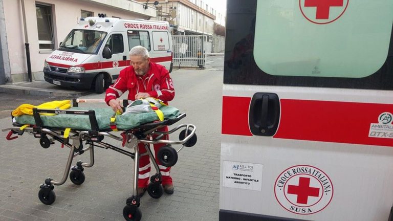 Agrigento: il pulmino carico di passeggeri si schianta contro un’auto. Ci sono tre feriti