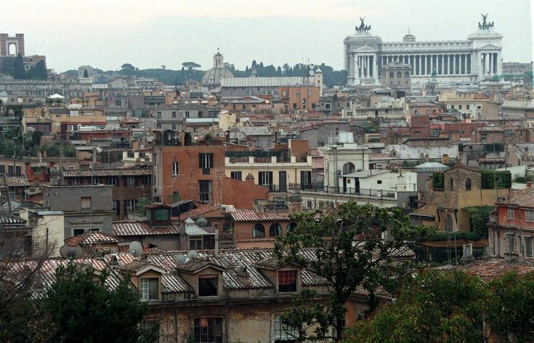 METEO ROMA – Settimana mite ma con tempo a tratti perturbato, ecco le ultimissime novità per Natale