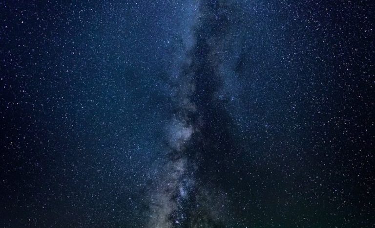 Anche l’Universo è inquinato: ecco cosa c’è intorno alla Terra Anche l’Universo è inquinato: ecco cosa c’è intorno alla Terra