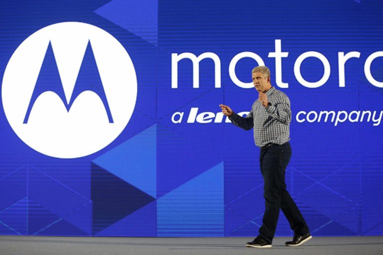 Motorola Razr, come acquistare lo smartphone pieghevole con eSIM in Italia