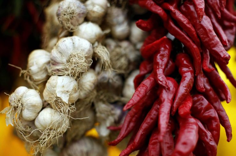 Il peperoncino dimezza il rischio di morte per infarto e ictus, lo dice un nuovo studio Il peperoncino dimezza il rischio di morte per infarto e ictus, lo dice un nuovo studio