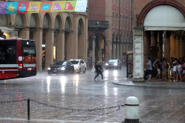 METEO BOLOGNA – PERTURBAZIONE in arrivo, possibile qualche ACQUAZZONE in città, i dettagli