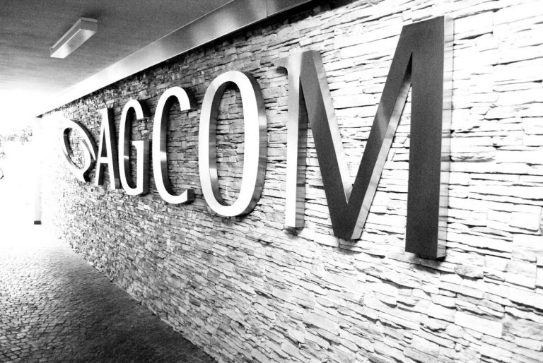 AGCOM diffida TIM, Wind Tre e Vodafone per le ricariche speciali: cosa succederà?