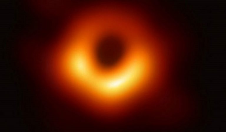 Bagliori luminosi nel cielo si ripetono a ritmi regolari: la spiegazione di uno scienziato Bagliori luminosi nel cielo si ripetono a ritmi regolari: la spiegazione di uno scienziato