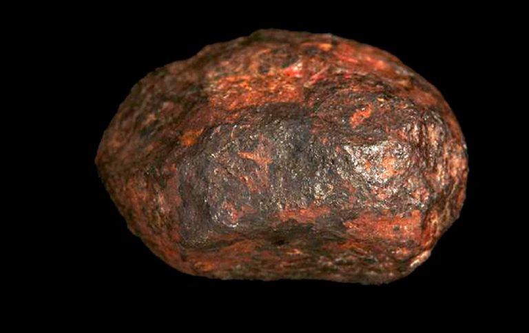 Dai resti di un meteorite scoperto nel 1961 è stato estratto un minerale sconosciuto in natura Dai resti di un meteorite scoperto nel 1961 è stato estratto un minerale sconosciuto in natura