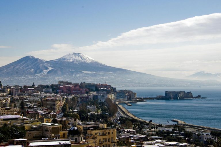 METEO NAPOLI – Prosegue la fase di STABILITA’, ma le temperature CALERANNO, ecco di quanto