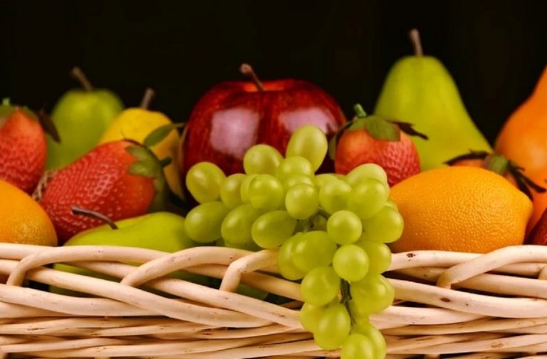 Frutti contaminati da pesticidi, ecco la lista nera che indica i frutti più a rischio