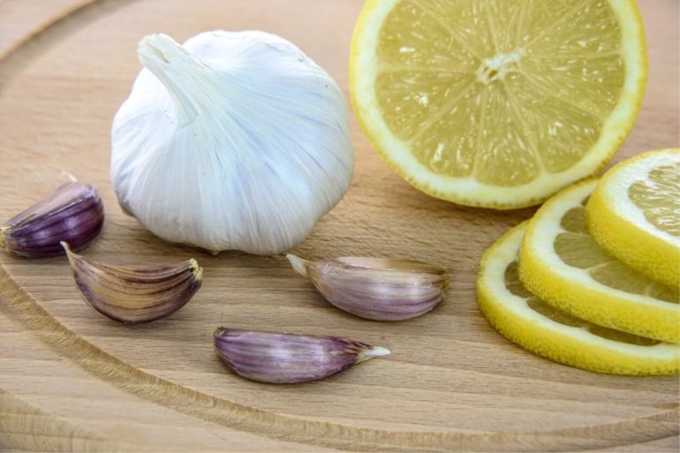 Aglio e limone, ecco come possono essere utili per il benessere del nostro organismo Aglio e limone, ecco come possono essere utili per il benessere del nostro organismo
