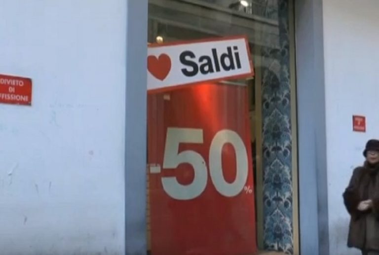 Saldi estivi 2020, il calendario in Italia: sconti già attivi in due regioni | I consigli per evitare le truffe