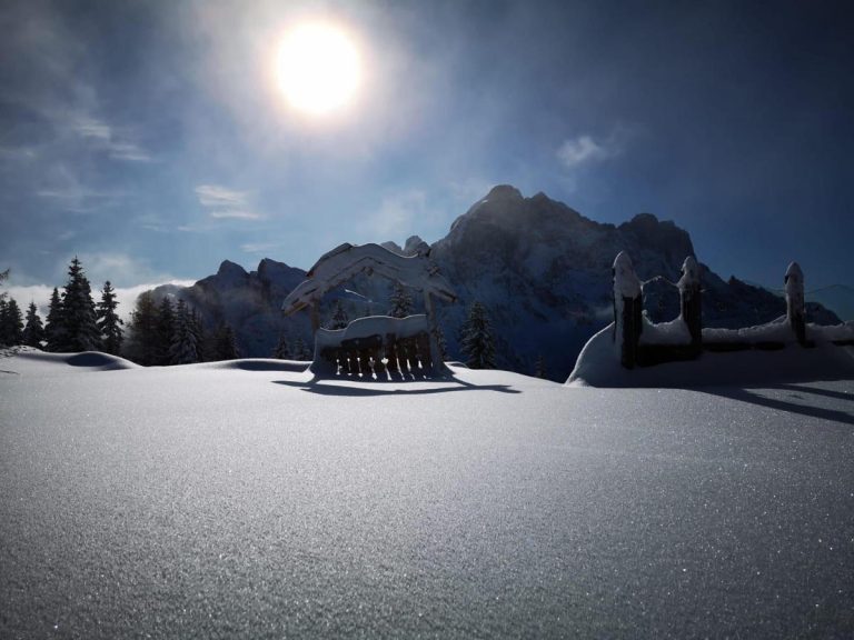 Valanga sulle Dolomiti, travolti quattro scialpinisti: un morto e un ferito
