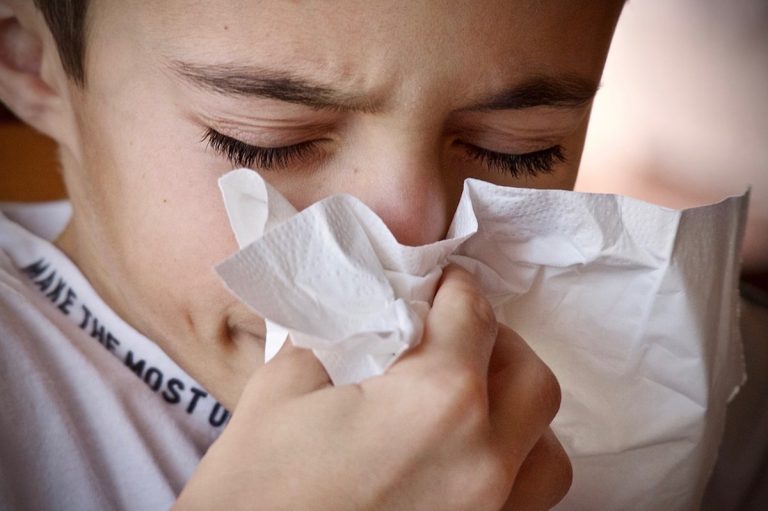 Chi prende l’influenza ha meno probabilità di prendere anche il raffreddore: ecco perché