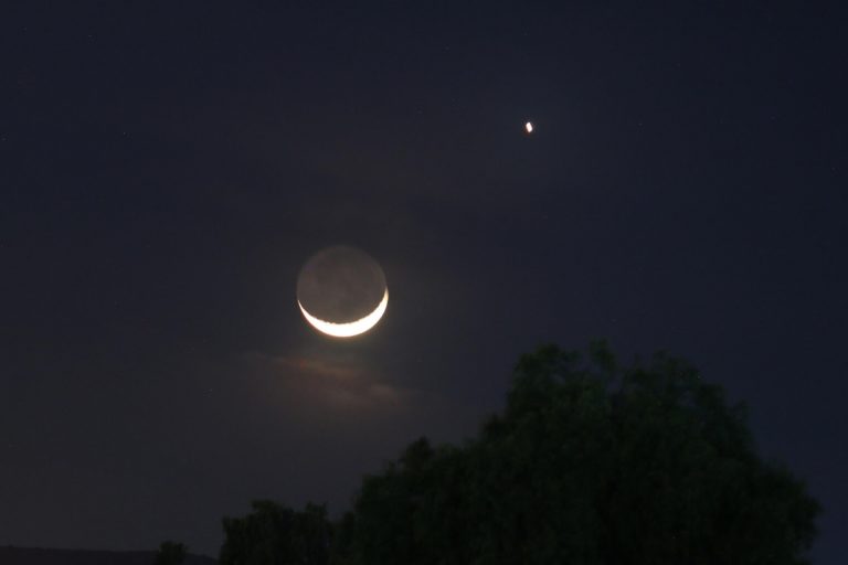 Capodanno, cenone con gli occhi puntati alle stelle: Luna, Venere e Sirio offriranno l’ultimo spettacolo mozzafiato di questo decennio