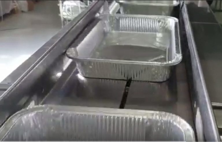 Avvolgere il cibo nell’alluminio può essere alla base di gravi disturbi: l’allarme lanciato dal Ministero della Salute Avvolgere il cibo nell’alluminio può essere alla base di gravi disturbi: l’allarme lanciato dal Ministero della Salute